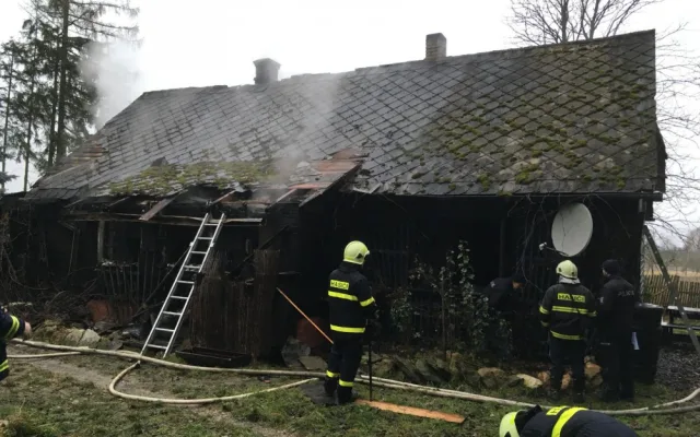 Požár hájenky na Táborsku si vyžádal čtyři zranění a škodu za jeden a půl milionu korun