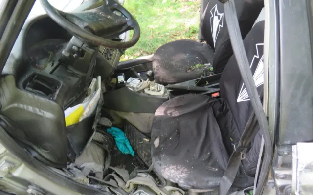 Nehoda se loni v létě na silnici mezi obcemi Římov a Plav, kde narazil osobní automobil Audi 80 do stromu a začal hořet. Nárazem se zaklínily dveře řidiče, který se tak nemohl dostat ven.