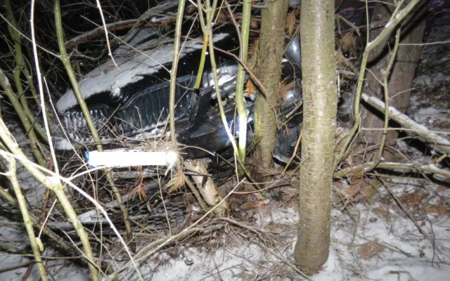 Muž za volantem Škody Octavia ve středu 7. února před osmnáctou hodinou dostal na namrzlé silnici III. třídy, ve směru jízdy Ktiš - Březovík. smyk a skončil v lese