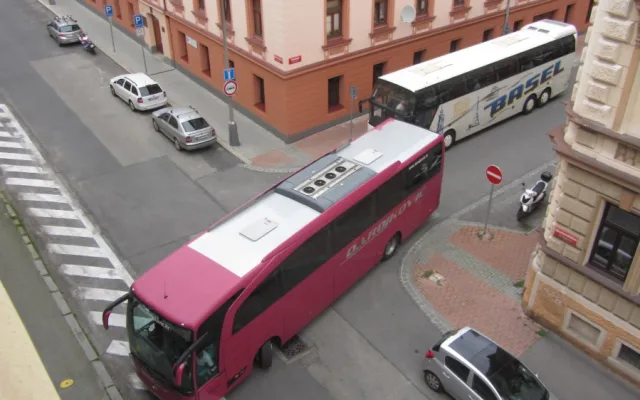 Složité manévry řidičů autobusů 3