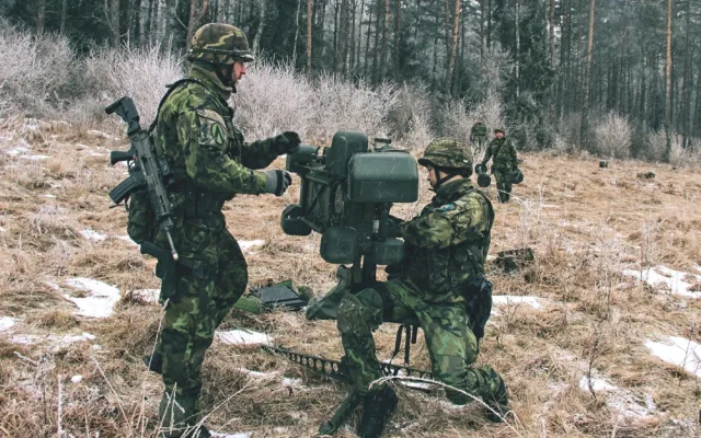 Příprava protiletadlového raketového kompletu RBS-70.