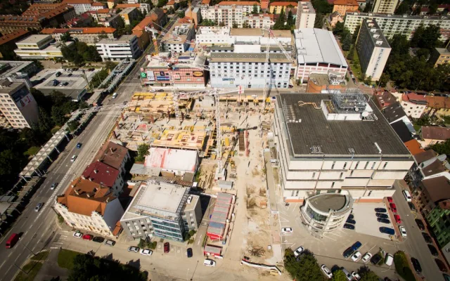 IGY centrum je dokončené.