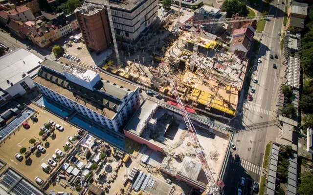 IGY centrum je dokončené.