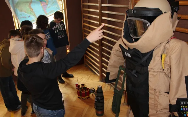 Děti také zaujalo povídaní pyrotechniků o nasazení v Afghánistánu