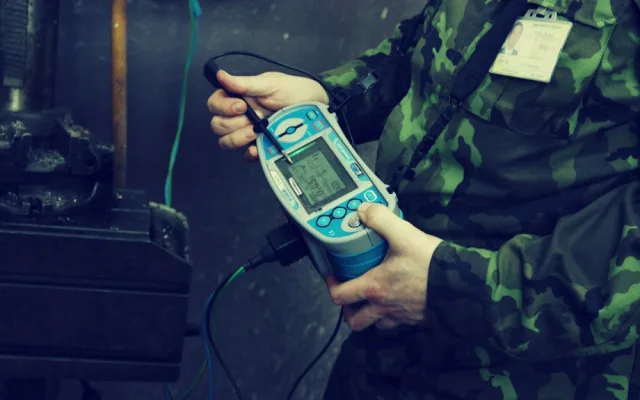 Revizní technici ve Strakonicích jsou vybaveni moderními revizními přístroji Eurotest XE.