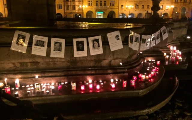 Lidé přišli na budějcké náměstí podpořit demonstraci za zachování svobody slova a médií