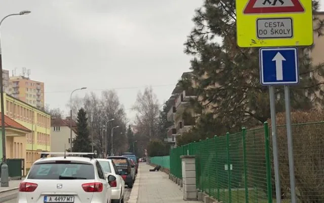 Čéčova ulice je nově jednosměrka. Projedete tudy do Trojické, ale ne zpět.