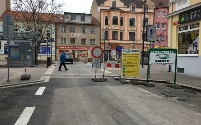 Lannova třída v Českých Budějovicích je od pondělí 19. března částečně uzavřena pro automobily.
