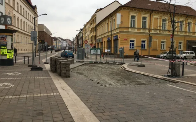 Lannova třída v Českých Budějovicích je od pondělí 19. března částečně uzavřena pro automobily.