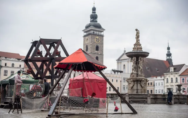 Jarní trhy na náměstí Přemysla Otakara II. v Českých Budějovicích.