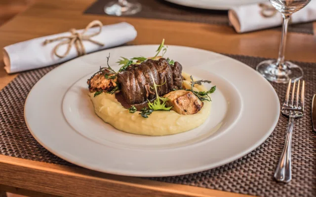Menu v restauraci Lovecká chata, která patří k čtyřhvězdičkovému Parkhotelu v Hluboké nad Vltavou, dostalo zbrusu nový kabát.