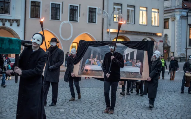 Tajemní hrkači rozeznívají budějcké ulice. Nezmeškejte působivé setkání.