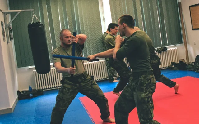 Strakoničtí vojáci se učili techniky boje zblízka