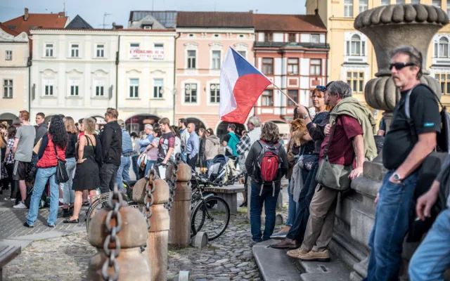 Pietní shromáždění za oběti koncentračního tábora v Letech u Písku se v pondělí 9. dubna uskutečnilo na náměstí Přemysla Otakara II. v Českých Budějovicích.