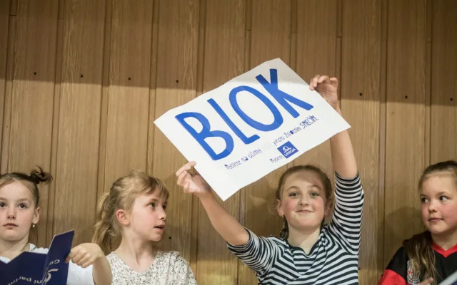 Volejbalisté Jihostroje podlehli ve třetím semifinále extraligy mužů Karlovarsku 2:3 a budou tak bojovat o bronz.