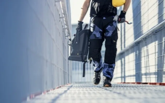 Oděvy švédské značky Snickers Workwear zaručují, že nejeneže se budete cítit pohodlně, navíc vám to bude i slušet.