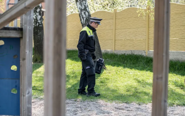 Celorepubliková akce Jehla 2018 má za úkol čistit města od použitých injekčních stříkaček. V úterý 17. dubna tak se speciálním náčiním vyrazilo do ulic a na odlehlá místa až 450 strážníků. Vyjímkou nebyly ani České Budějovice, kde se našlo celkem 18 střík