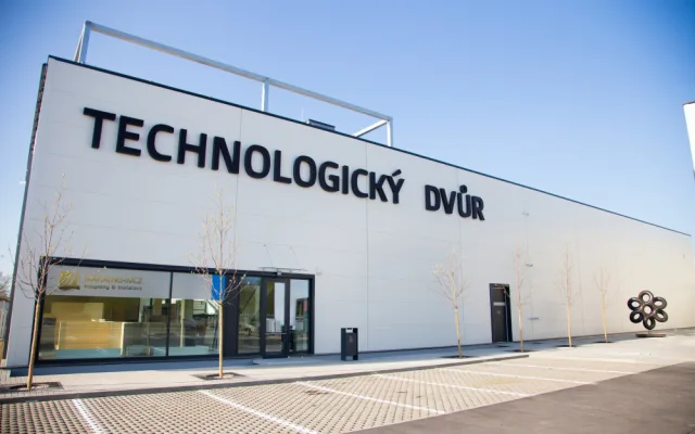 Technologický dvůr je specialista na .sanitu, topení a izolaci