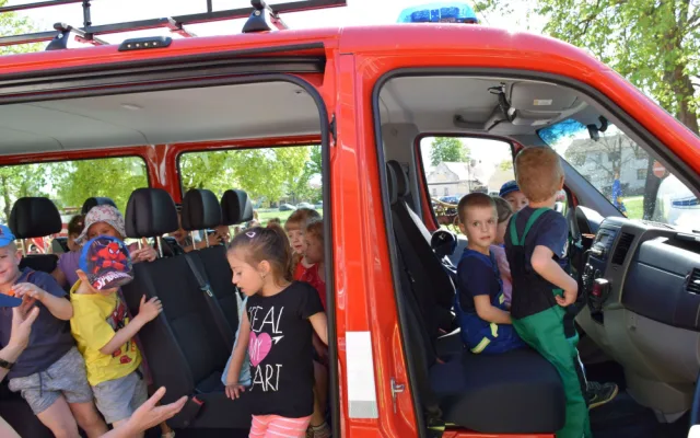 Hasiči z Mydlovar na Českobudějovicku uvedli v sobotu 21. dubna slavnostně do „služby“ své nové vozidlo pro přepravu osob.