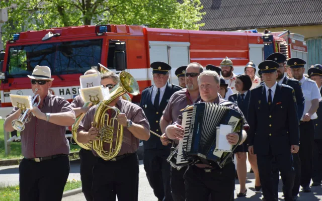 Hasiči z Mydlovar na Českobudějovicku uvedli v sobotu 21. dubna slavnostně do „služby“ své nové vozidlo pro přepravu osob.