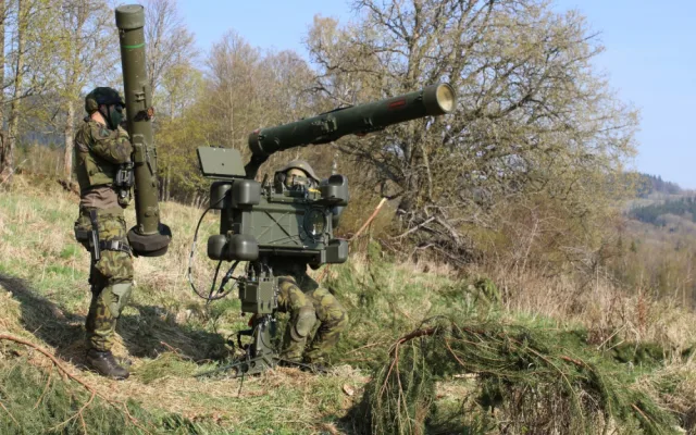 Po fiktivním sestřelení vrtulníku dochází k přebití protiletadlového kompletu RBS-70.