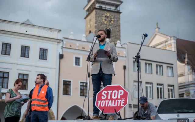 V Budějcích se opět demonstrovalo. Nyní proti plíživé totalitě ANO a Andreji Babišovi.