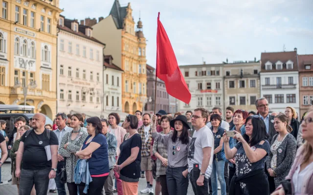 V Budějcích se opět demonstrovalo. Nyní proti plíživé totalitě ANO a Andreji Babišovi.