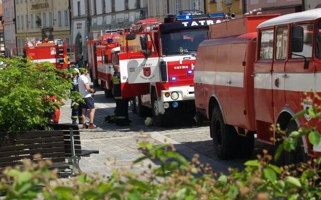Hasiči vyjížděli do Třeboně k hořící střeše.