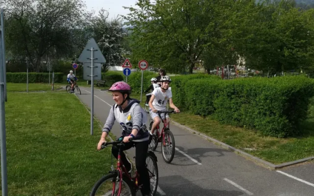 Žáci základních škol z Prachaticka se utkali v soutěži mladých cyklistů.