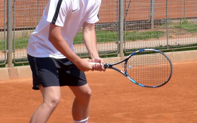 Čtyřiadvacet dívek a dvaatřicet chlapců z různých koutů jižních Čech přilákaly do Budějc na tenisové kurty LTC Tonstav - Service oblastní dorostenecké přebory.