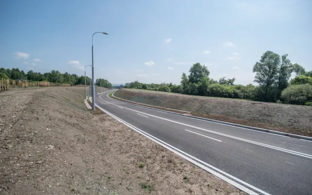 Propojka Máje a Vltavy je otevřena. Ve zkušebním provozu se po silnici bude jezdit i v noci