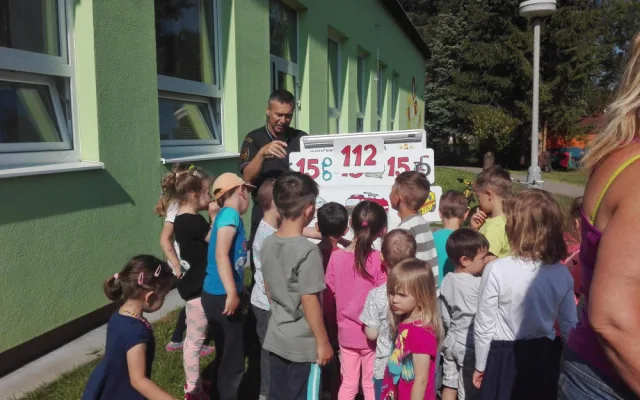 Děti z mateřské školky v Jindřichově Hradci si nacvičili evakuaci