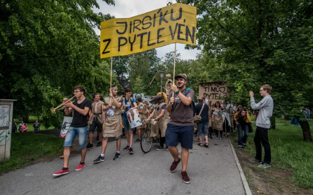 Pětidenní studentský festival Budějovický Majáles je u konce. Pomyslnou třešničkou za nabitým programem byla volba krále. Tím se nakonec stal zástupce Gymnázia J. V. Jirsíka Martin Picek.
