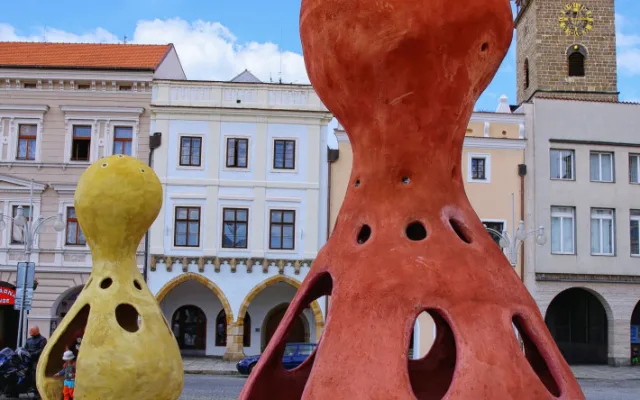 Michal Trpák rozehraje své Člověče, nezlob se tentokrát na břehu lipenské přehrady.