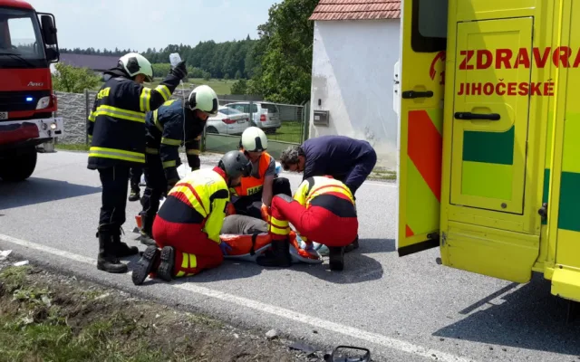 U Trhových Svinů v úterý 29. května zemřela při střetu dvou  osobních aut jedenaosmdesátiletá spolujezdkyně.