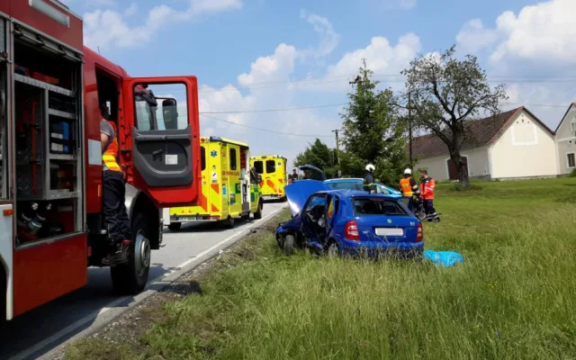 U Trhových Svinů v úterý 29. května zemřela při střetu dvou  osobních aut jedenaosmdesátiletá spolujezdkyně.