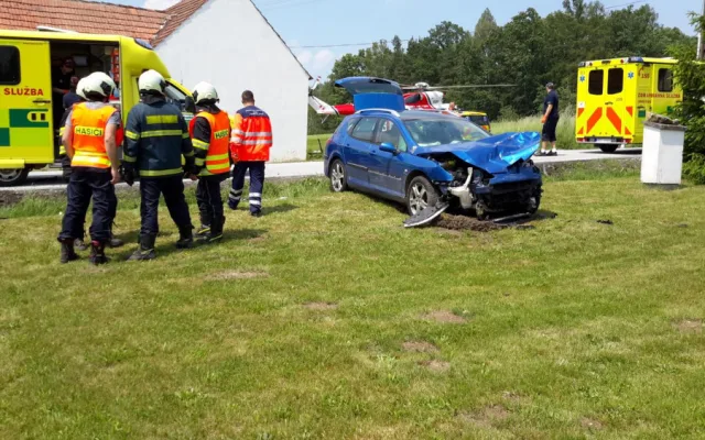 U Trhových Svinů v úterý 29. května zemřela při střetu dvou  osobních aut jedenaosmdesátiletá spolujezdkyně.