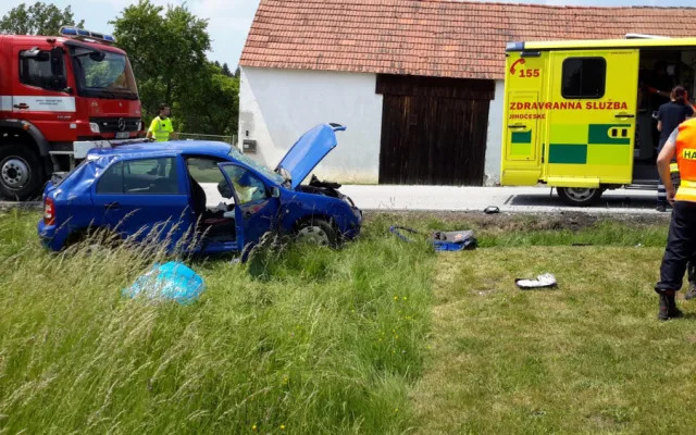 U Trhových Svinů v úterý 29. května zemřela při střetu dvou  osobních aut jedenaosmdesátiletá spolujezdkyně.