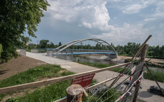 Nová lávka v Rožnově u TJ Meteor.