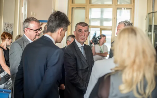 Předseda vlády dorazil do Budějc. Lidé ho uvítali protibabišovskými pokřiky.