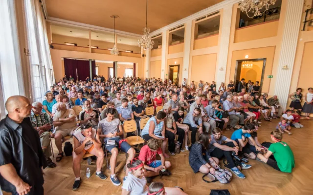 Debata vlády v demisi v budějcké Slavii.