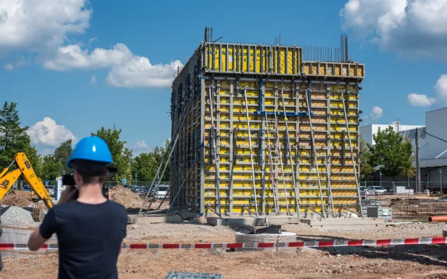 Budějcký závod společnosti Robert Bosch začal stavět nové vývojové centrum.