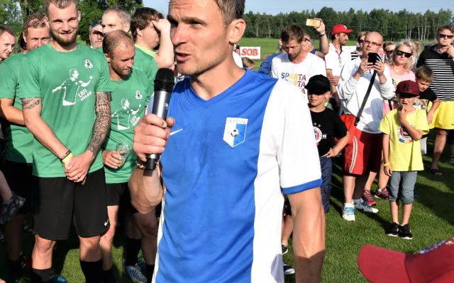 Lafata nezapomněl poděkovat fanouškům a bývalým spoluhráčům.