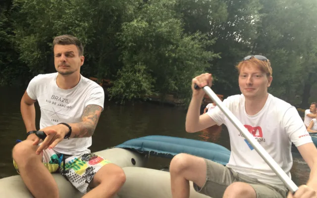 Kluci jednou za čas i zapózovali.