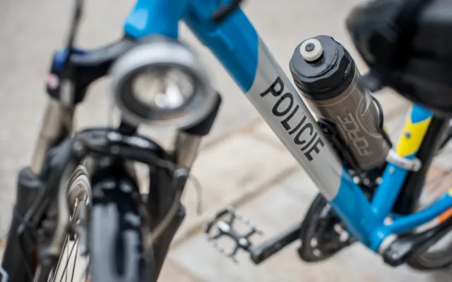 Bezpečně na kole je název dvoudenní krajské dopravně bezpečnostní policejní akce zaměřené na cyklisty na jihu Čech. Policejní cyklohlídka kontrolovala cyklisty v Českých Budějovicích.