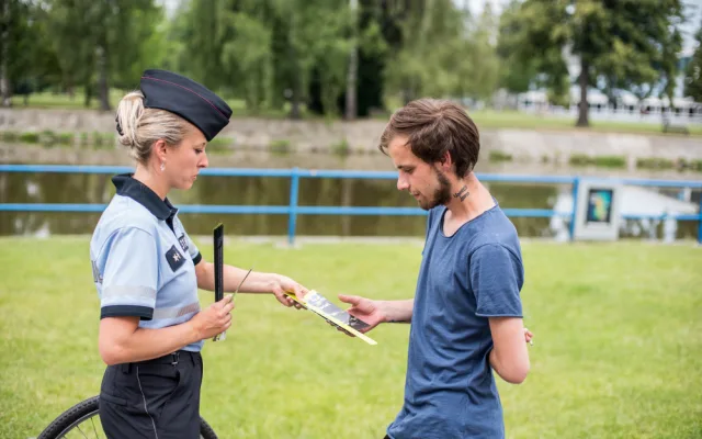 Bezpečně na kole je název dvoudenní krajské dopravně bezpečnostní policejní akce zaměřené na cyklisty na jihu Čech. Policejní cyklohlídka kontrolovala cyklisty v Českých Budějovicích.