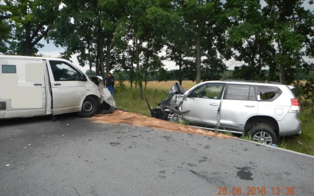 Tři zraněné osoby si vyžádala dopravní nehoda osobního automobilu a dodávky včera, ve středu 27. června.