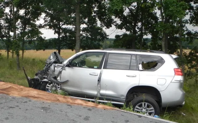 Tři zraněné osoby si vyžádala dopravní nehoda osobního automobilu a dodávky včera, ve středu 27. června.