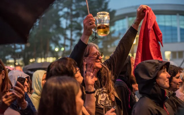 Koncert za oběti komunismu přilákal lidi na budějcký Sokolák
