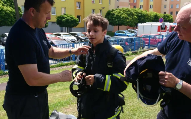 Už čtvrtým rokem pokračuje ve městech a obcích kolem elektrárny Temelín projekt Hasičského záchranného sboru Jihočeského kraje s názvem Den bezpečnosti s hasiči.